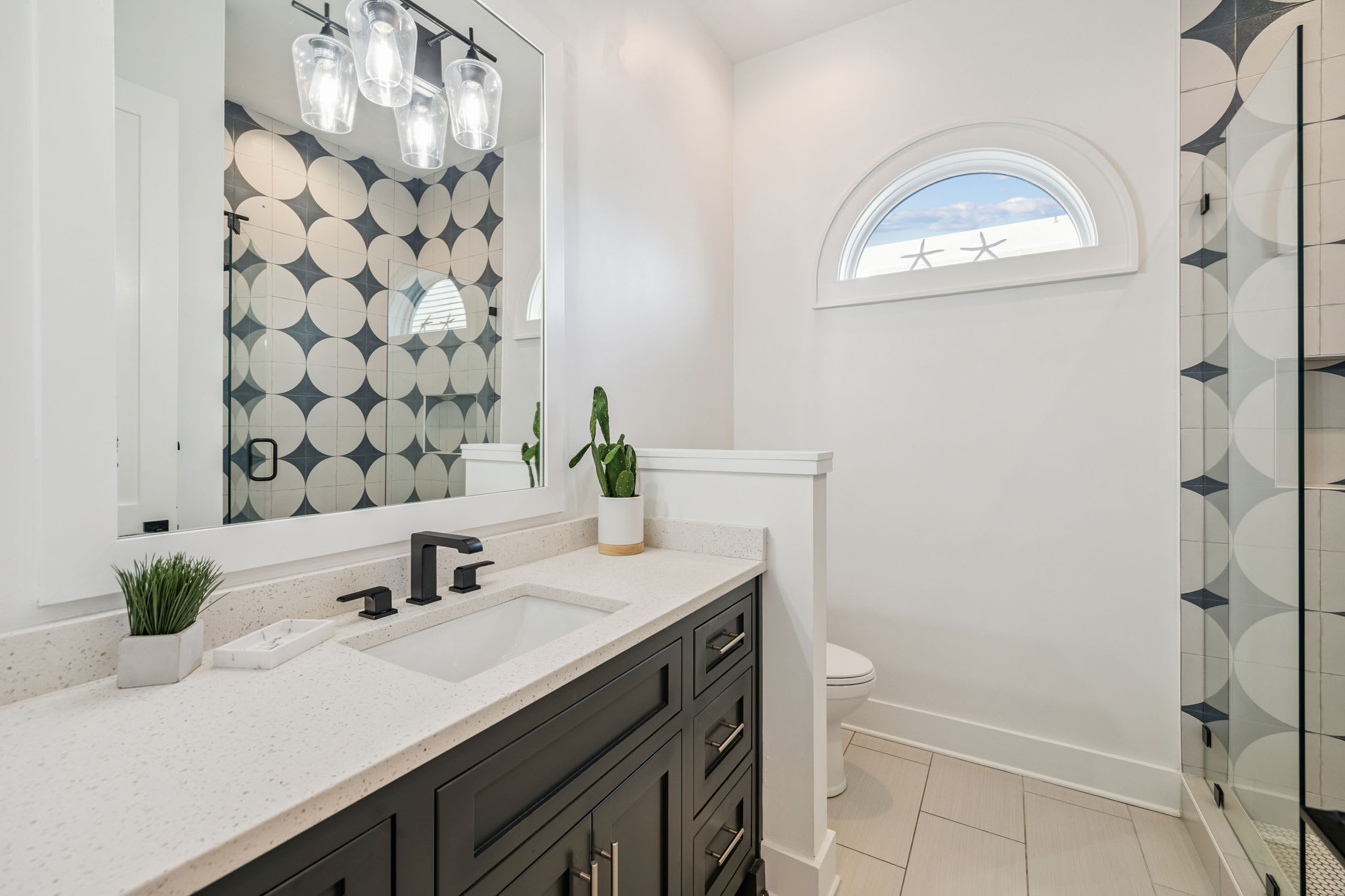 Rear Shared Guest Bathroom - Single Vanity