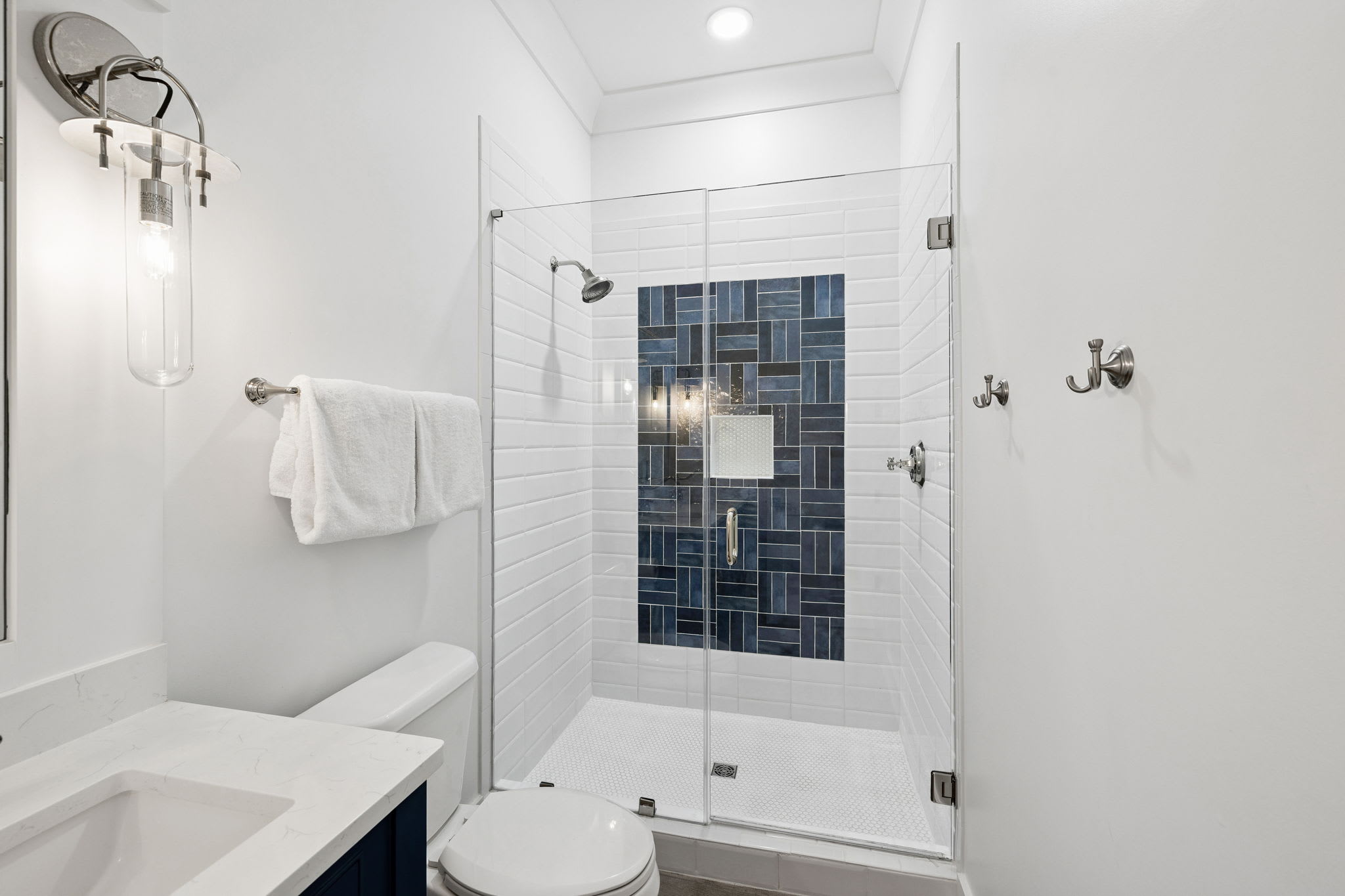 Queen Bunk En-Suite - Walk-In Shower