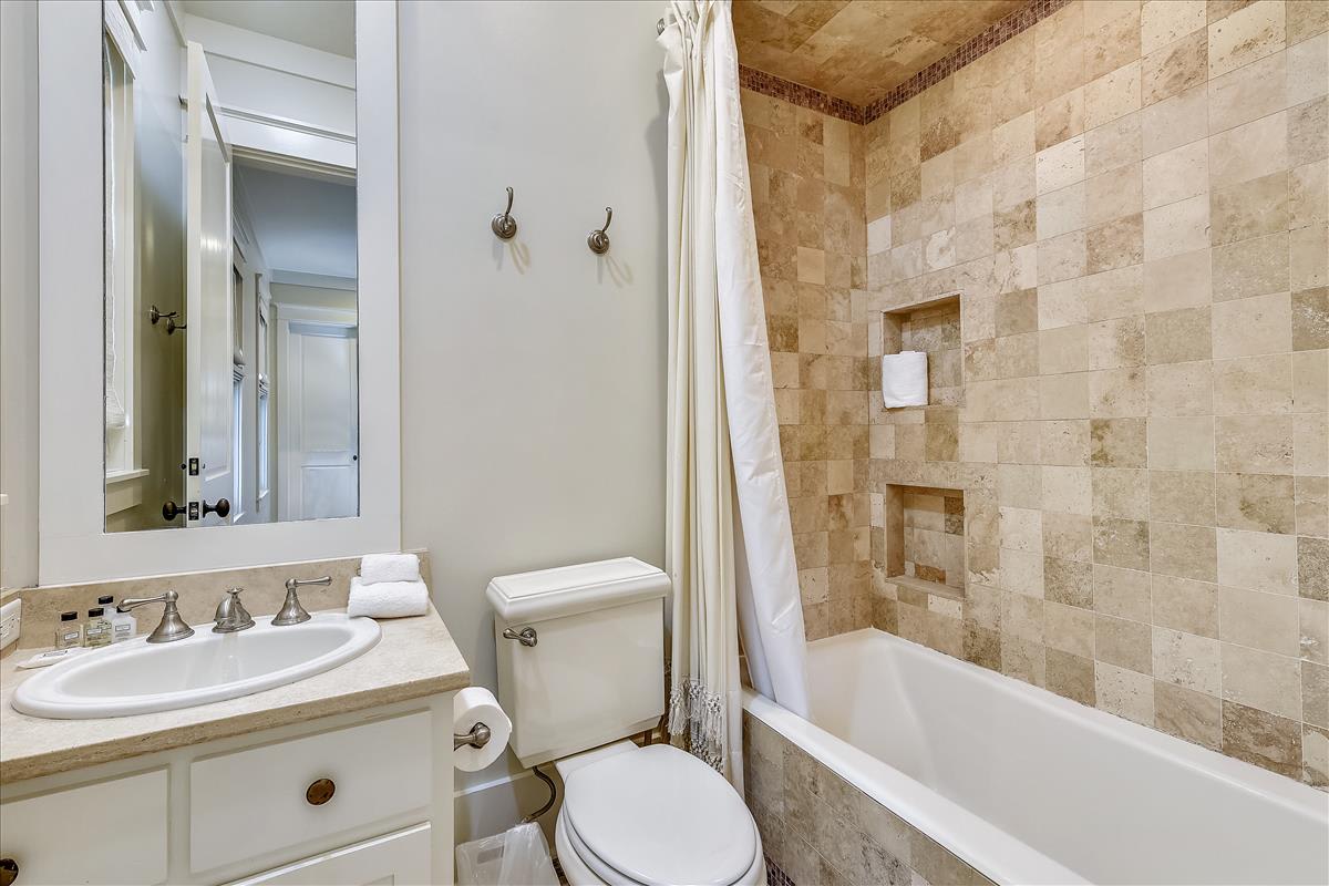 Primary King En-Suite - Single Vanity & Shower/Tub Combo