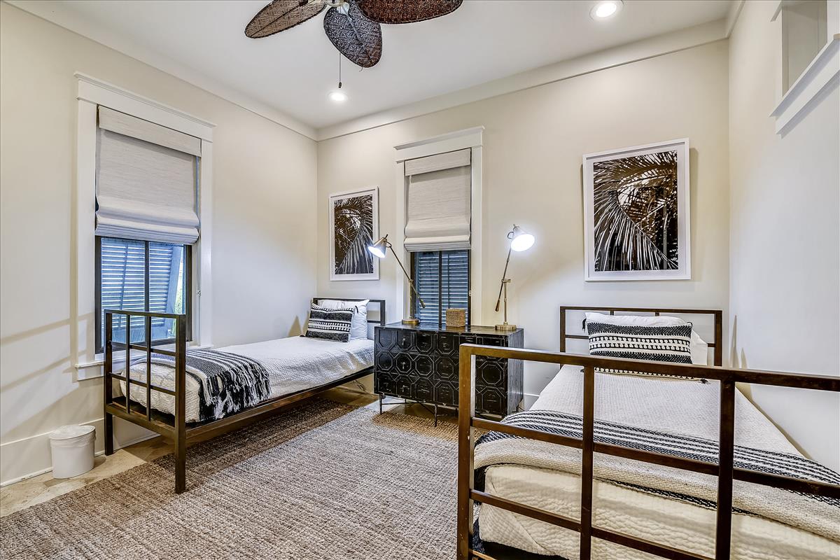 1st Floor Twin Room - Sleeps 2!