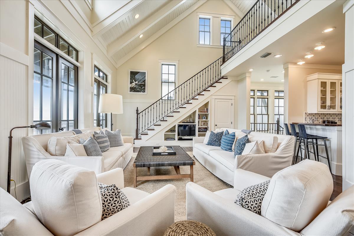 Cozy Furnishing & Ample Space for Gathering