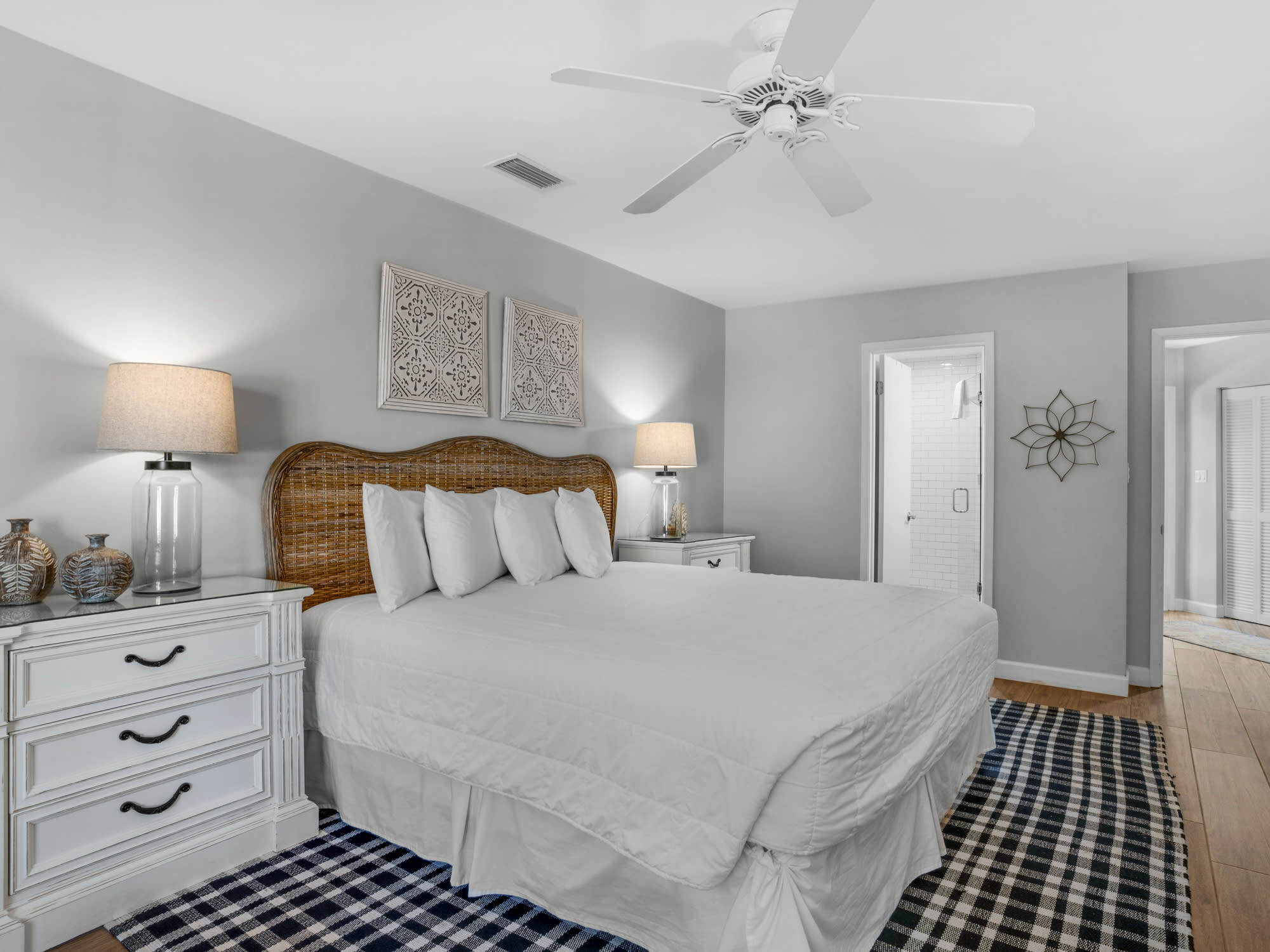 En Suite Bath in Bedroom 1