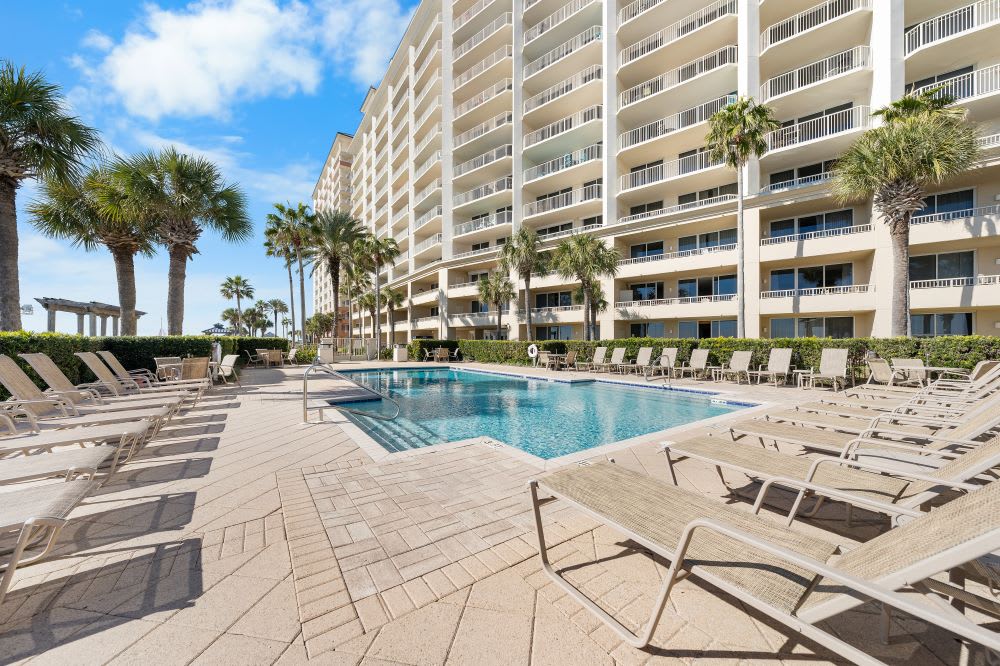 z35 BC CATALINA OUTDOOR POOL