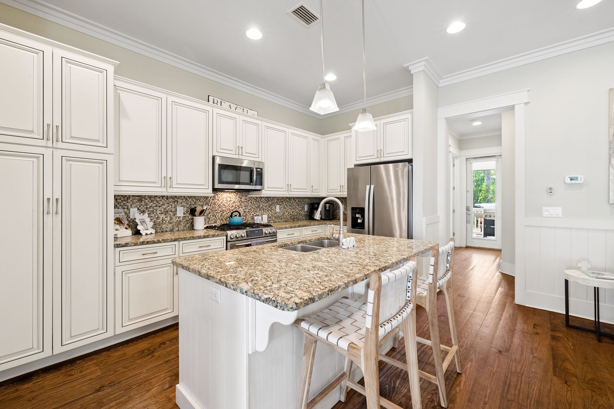 Spacious Kitchen - Ample Counter & Storage Space