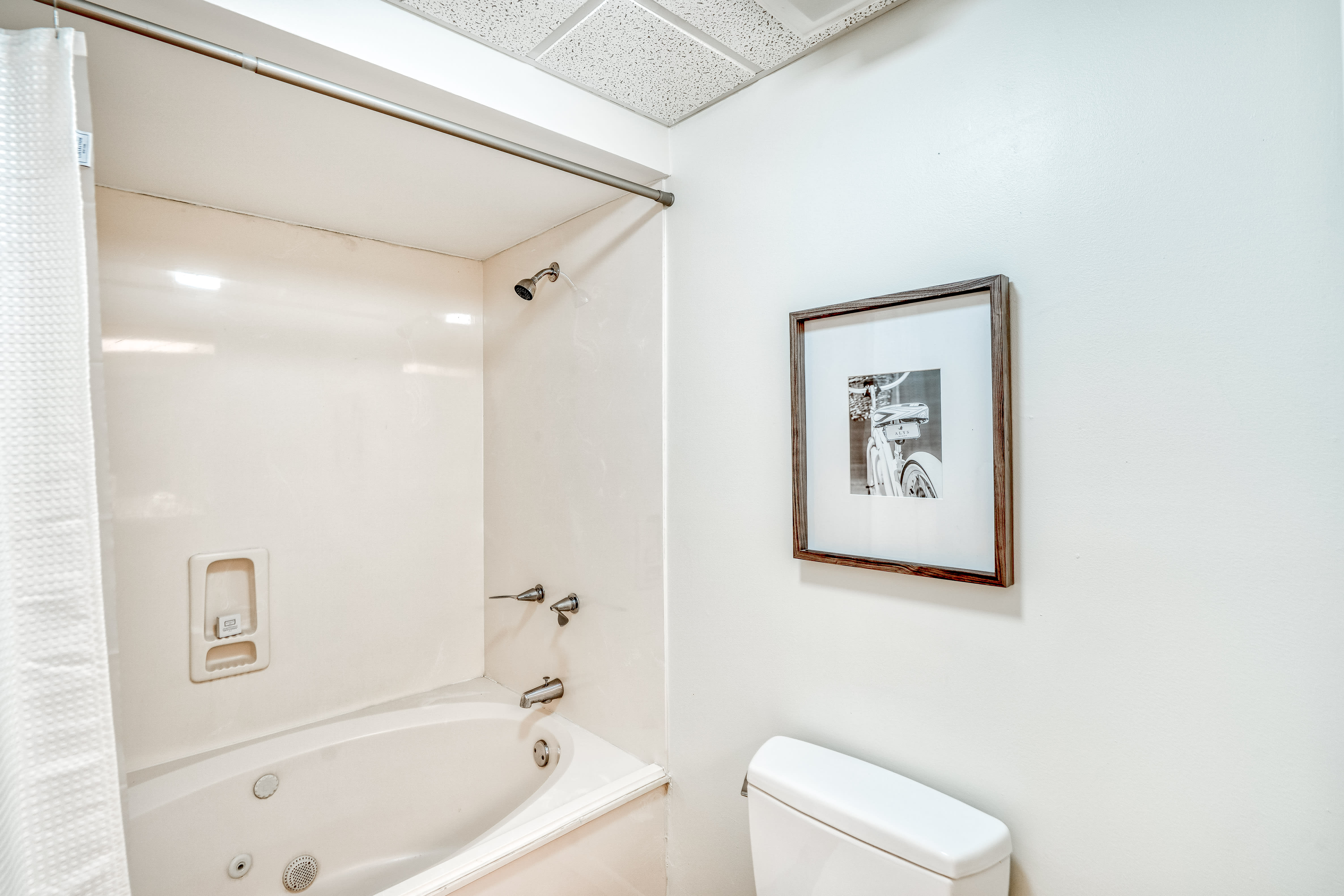 Primary Ensuite - Featuring a Jetted Soaking Tub
