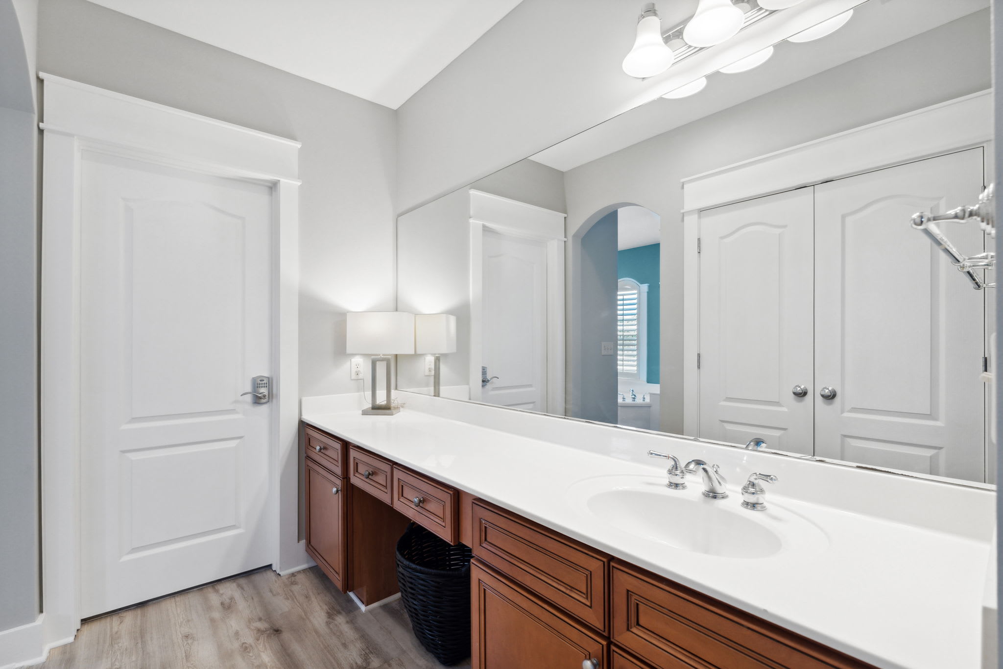 Primary King En-Suite - Dual Vanities