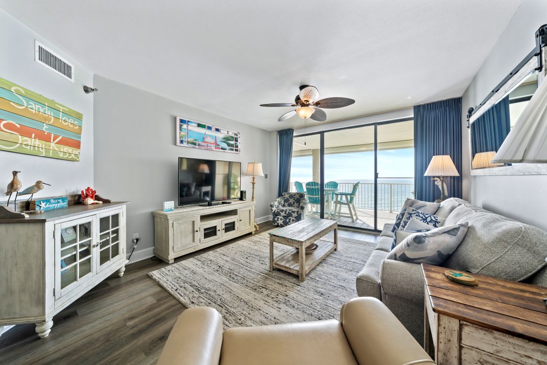 2 White Caps 1404 Living Room