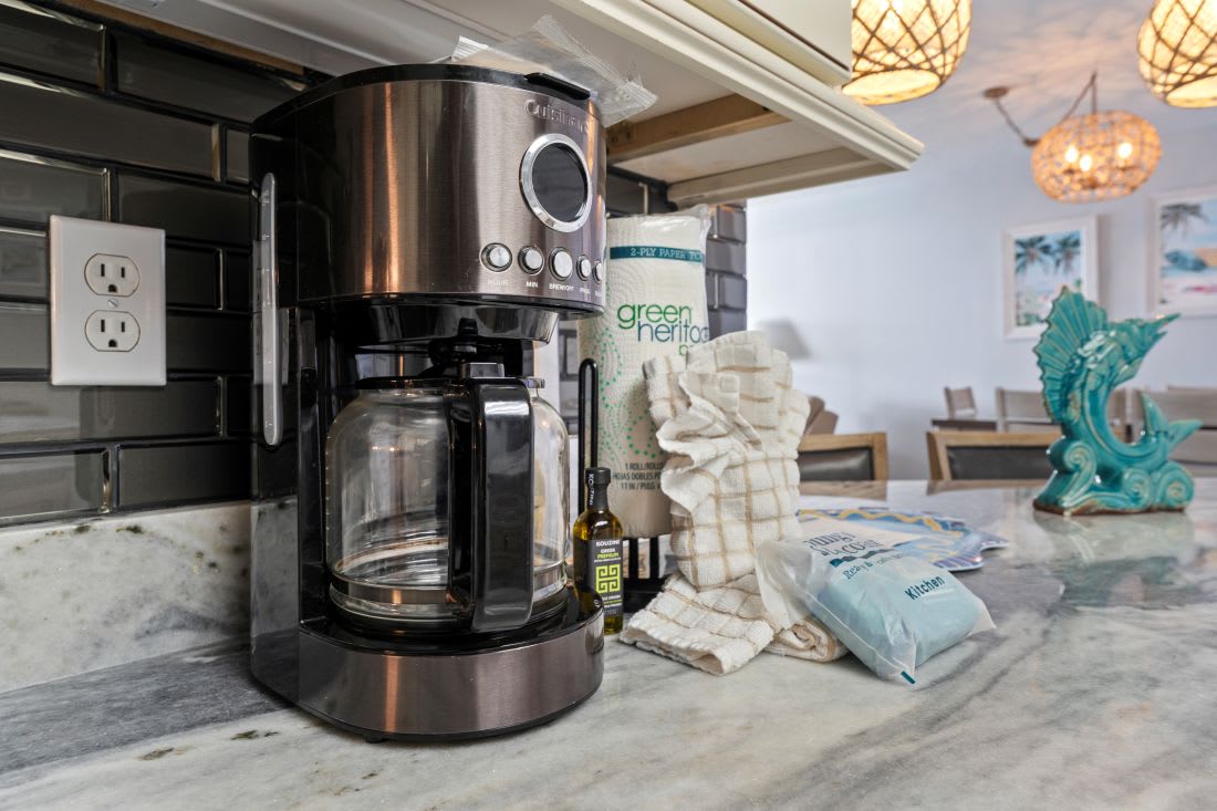 12 White Caps 1404 Kitchen