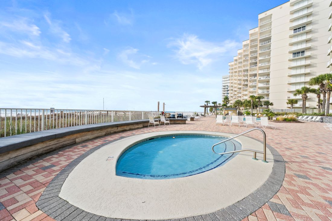 4 White Caps Outdoor Hot Tub