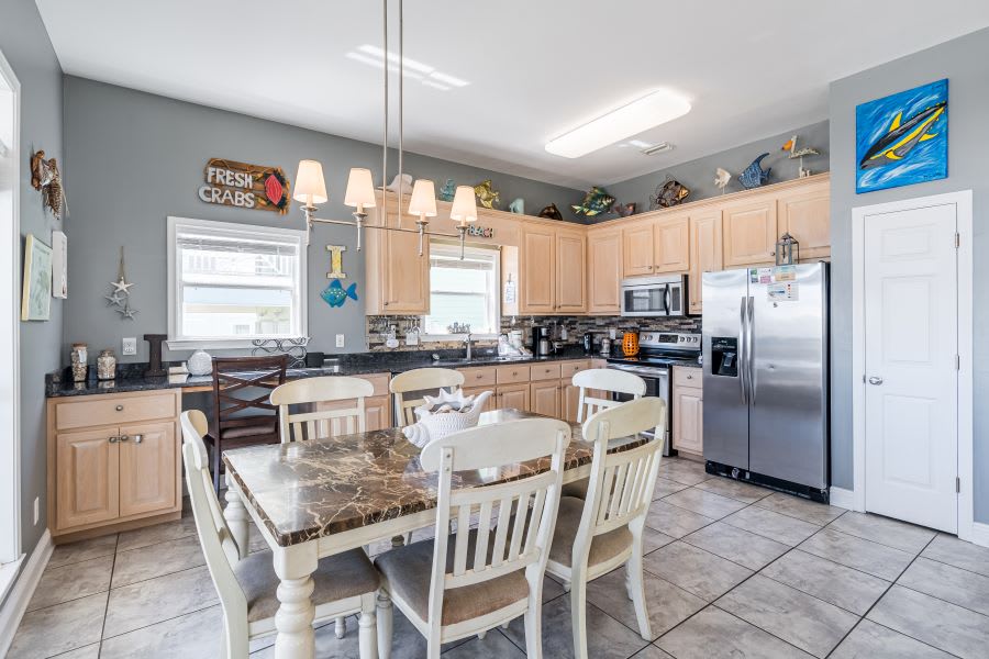 Lyndi Lou Dining & Kitchen