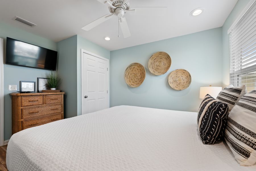 Take It EZ Bedroom 2