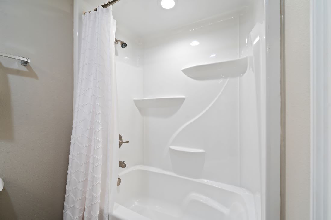 24 Phoenix OB 2004 Bathroom 3