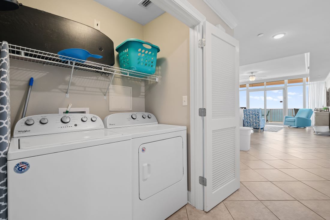 25 Phoenix OB 2004 Laundry