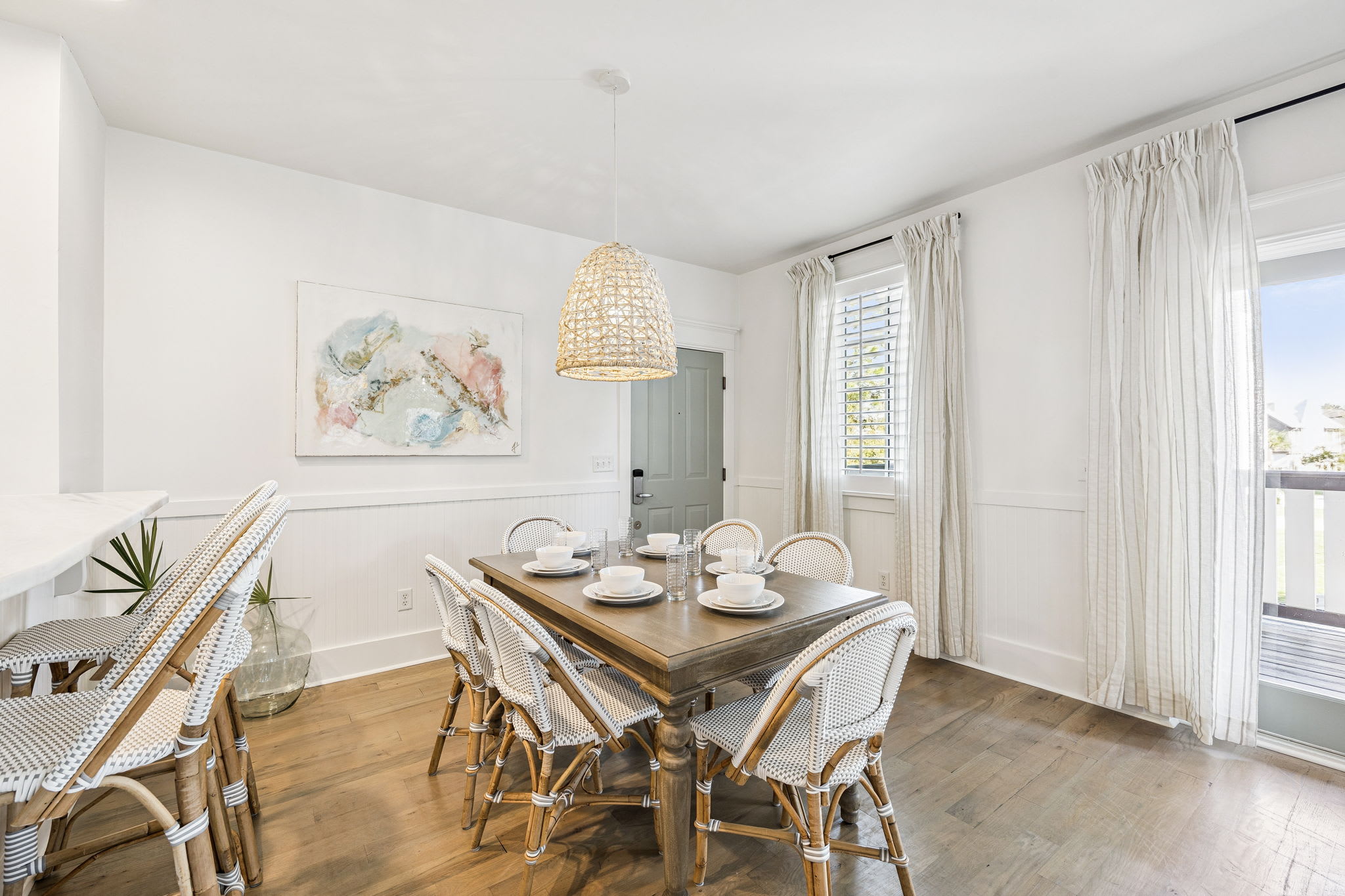 Dining Area with Seating for 6