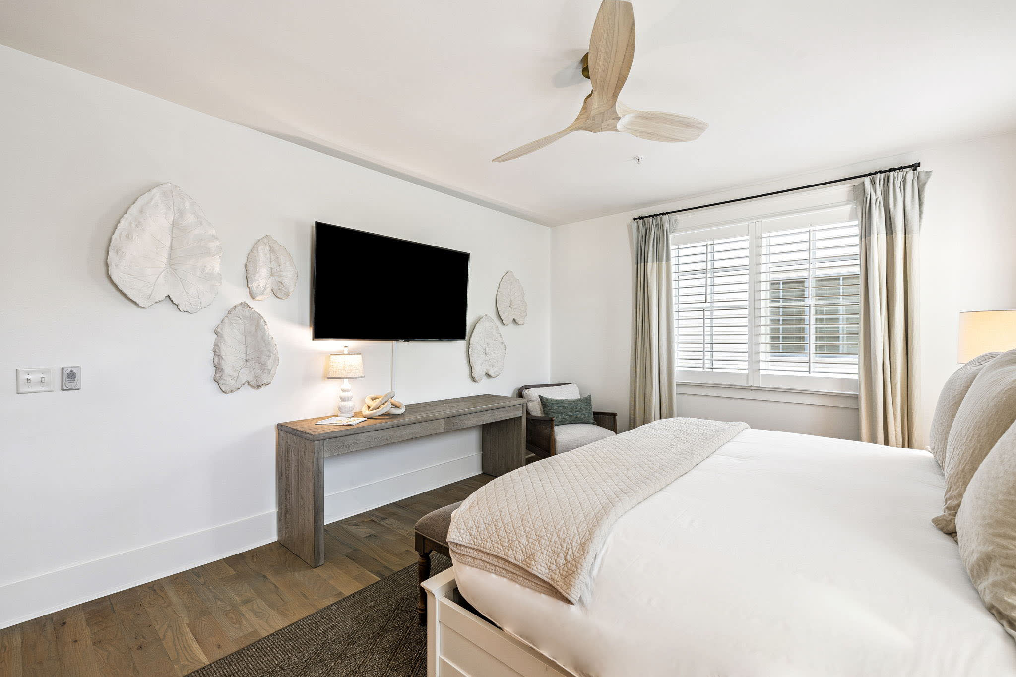 Primary King Suite - Equipped with a Flat-Screen TV