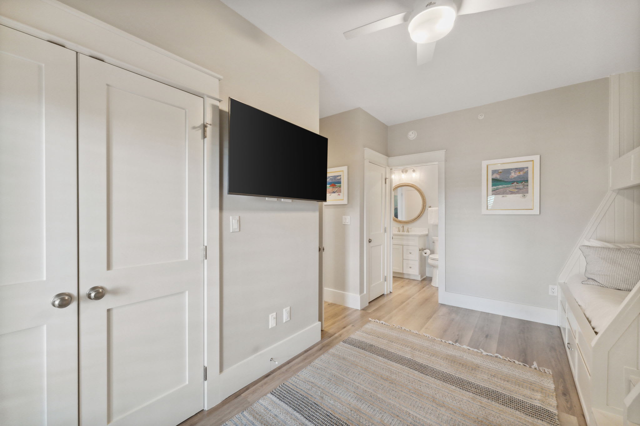 Bunk Room - 2 Twins 2 Queens