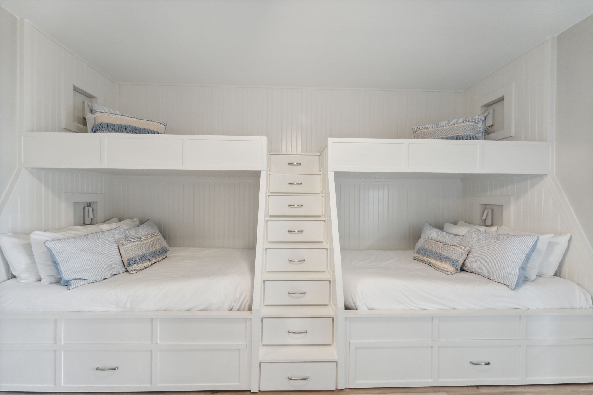 Bunk Room - 2 Twins 2 Queens