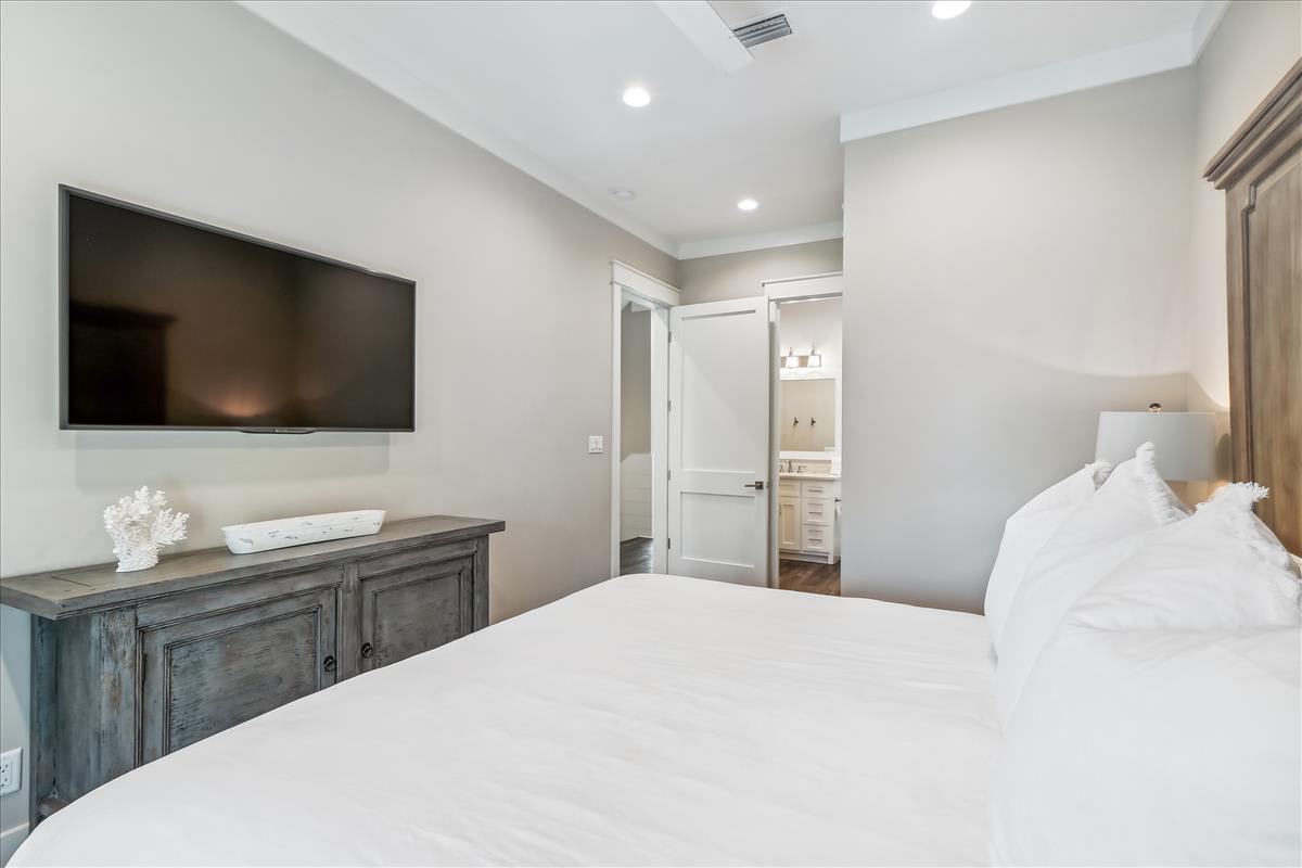 King Guest Suite - Equipped with a Flat-Screen TV