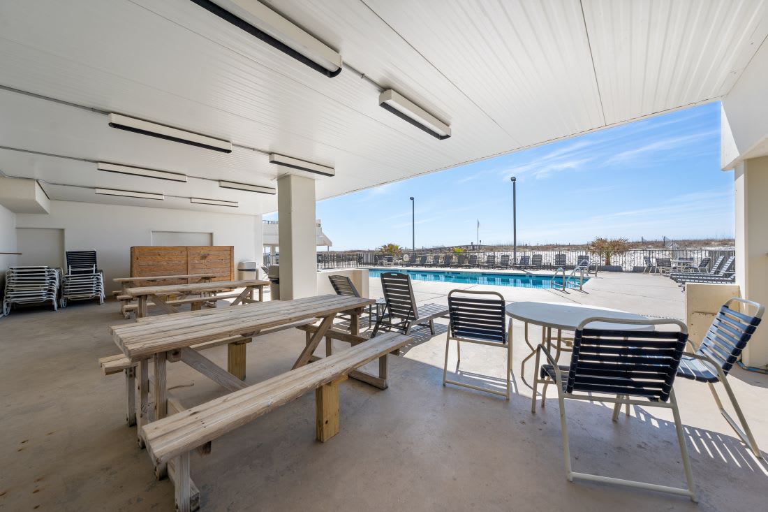 6 Island Winds West Pool Lounge-Picnic Area
