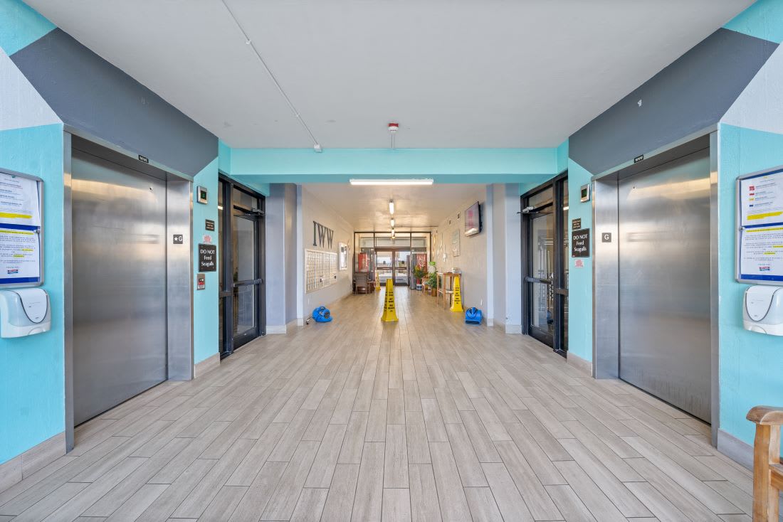 12 Island Winds West Elevator Lobby