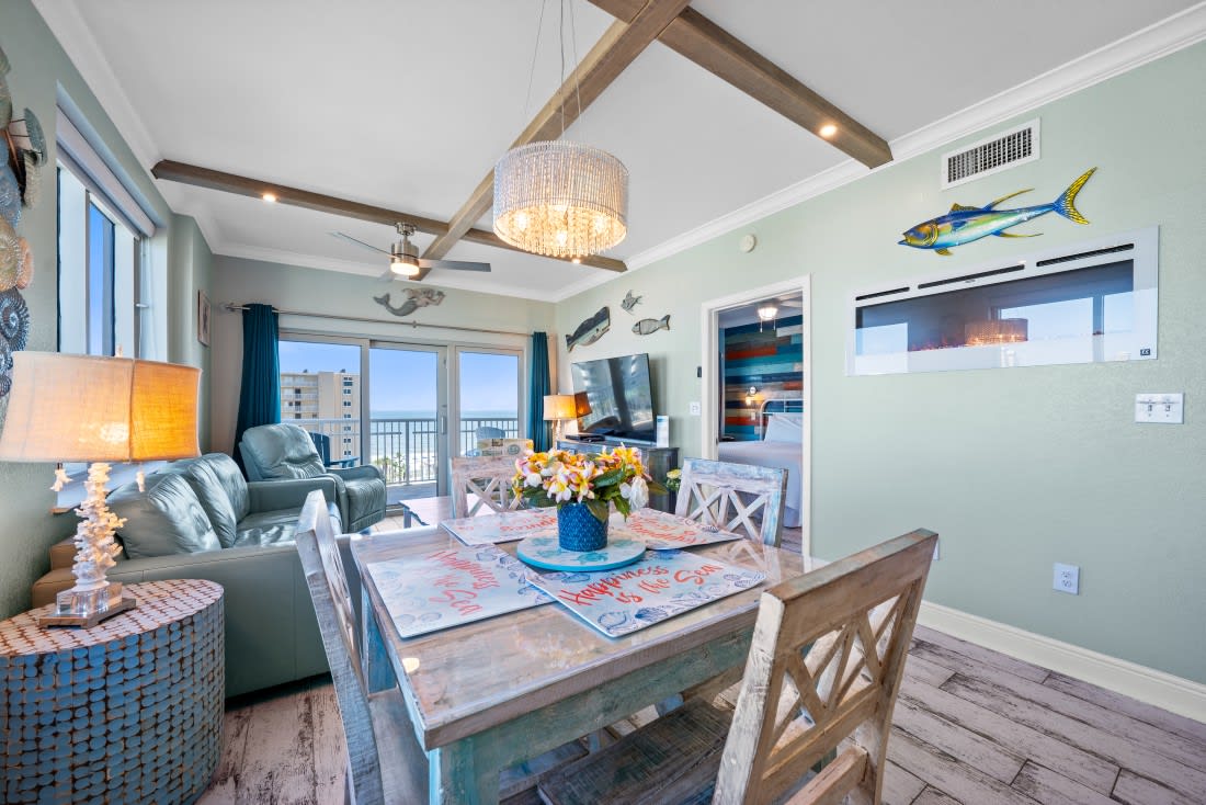 6 Crystal Tower 601 Dining Area