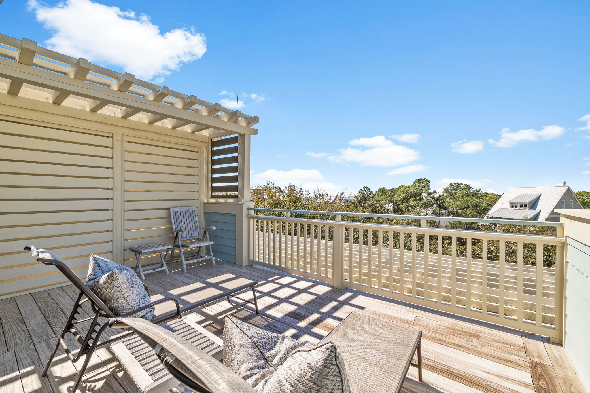 2nd Floor Balcony - Ample Seating