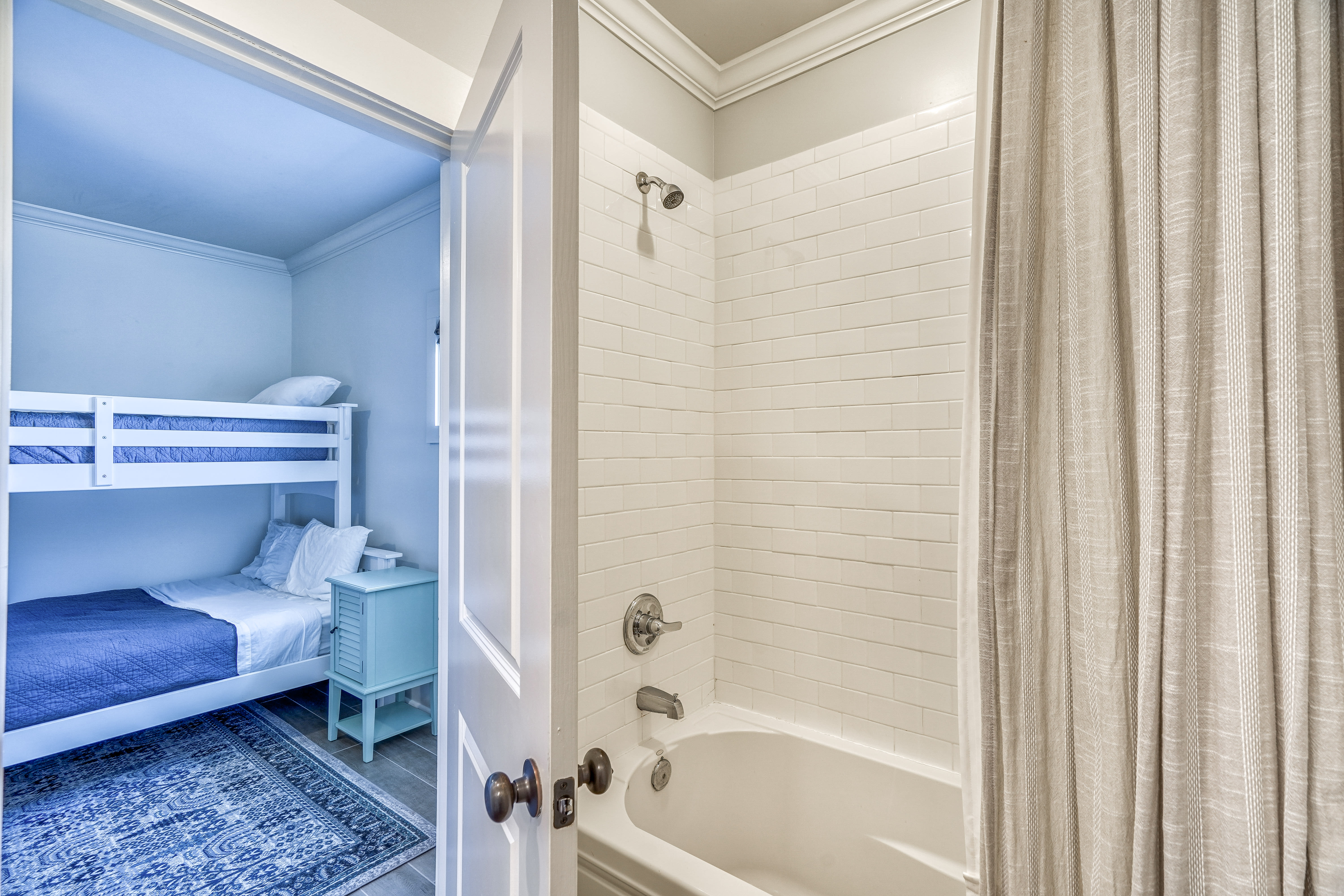 2nd Floor Jack & Jill Bathroom - Equipped with a Tub/Shower Combo