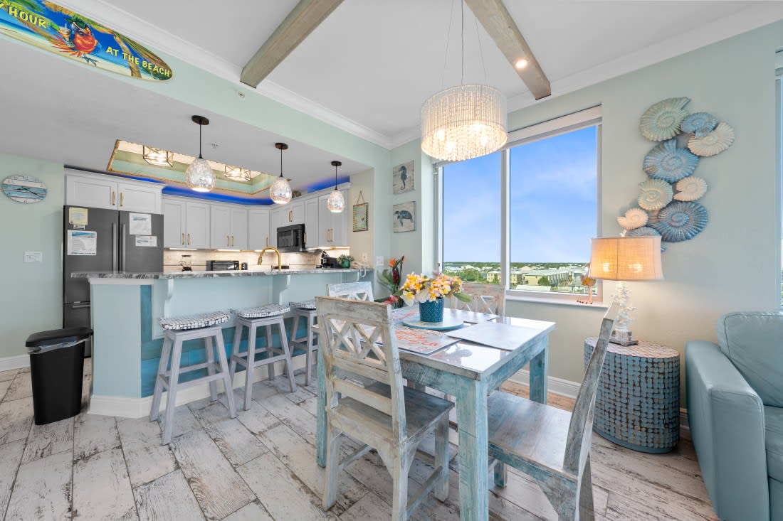 8 Crystal Tower 601 Dining Area