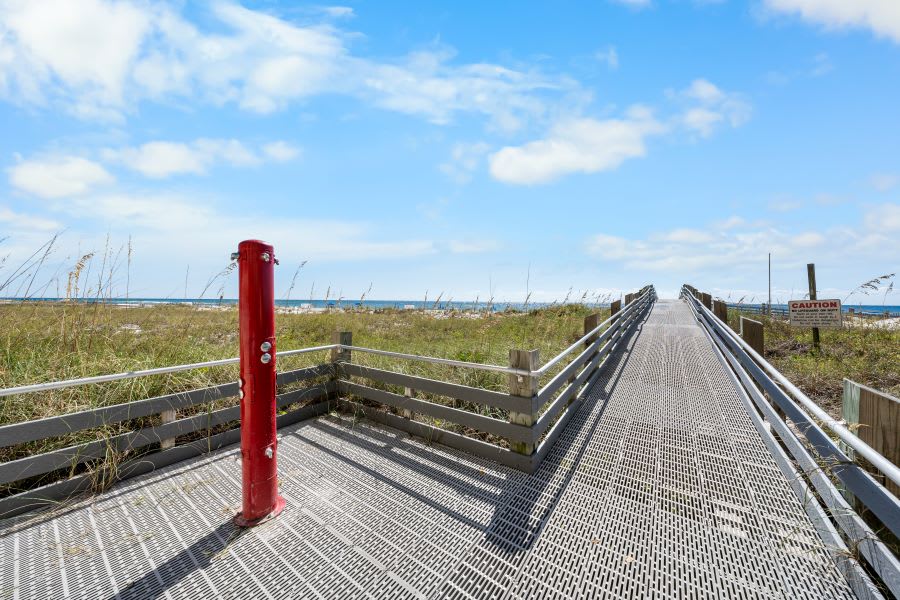 18 PHIII BOARDWALK BEACH SHOWER