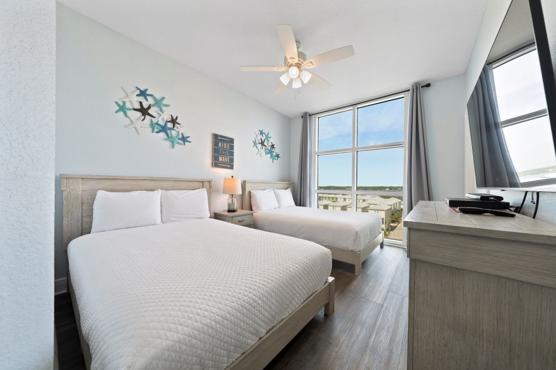 27 Crystal Shores West 208 Bedroom 3