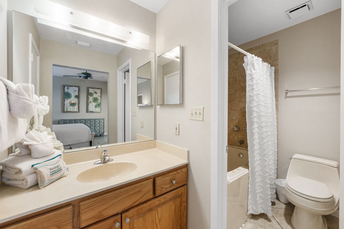 18 Phoenix East 1201 Primary Bathroom