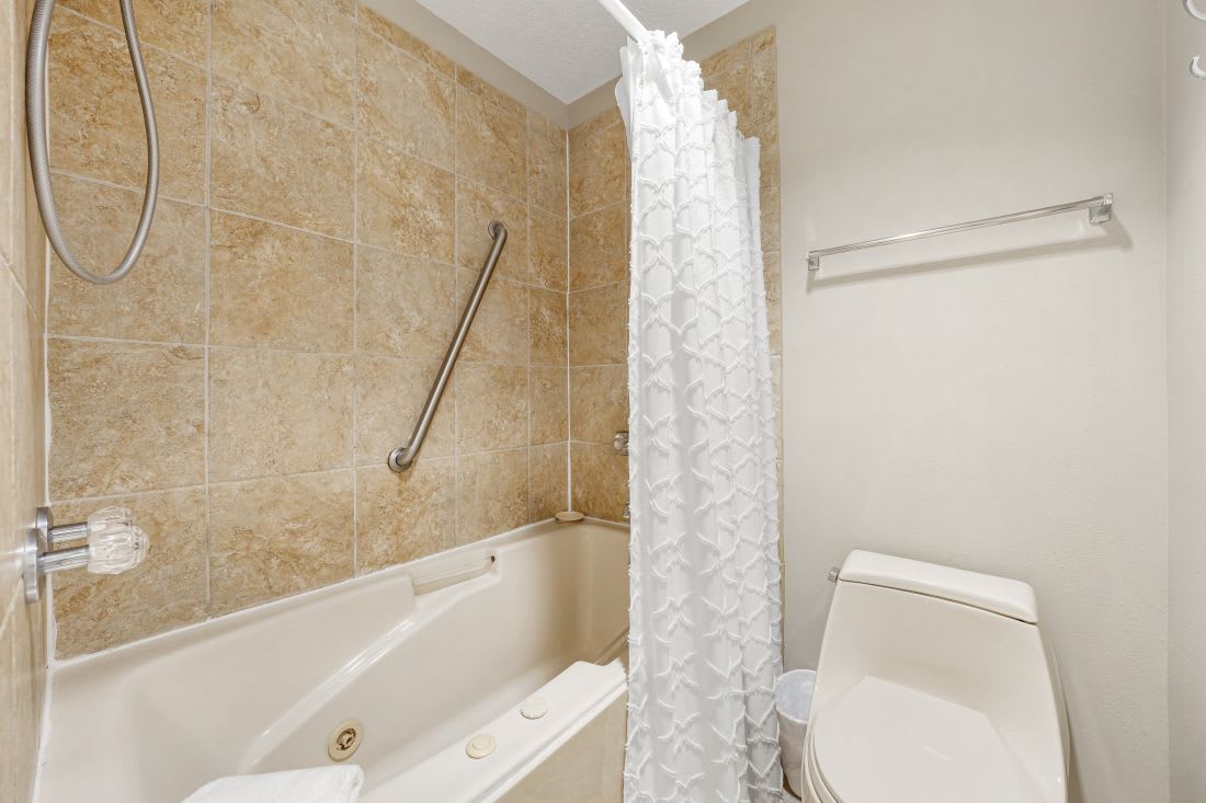 19 Phoenix East 1201 Primary Bathroom