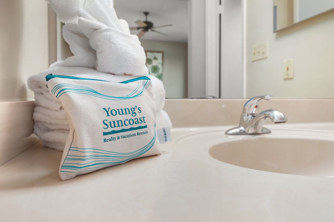 20 Phoenix East 1201 Bathroom 2