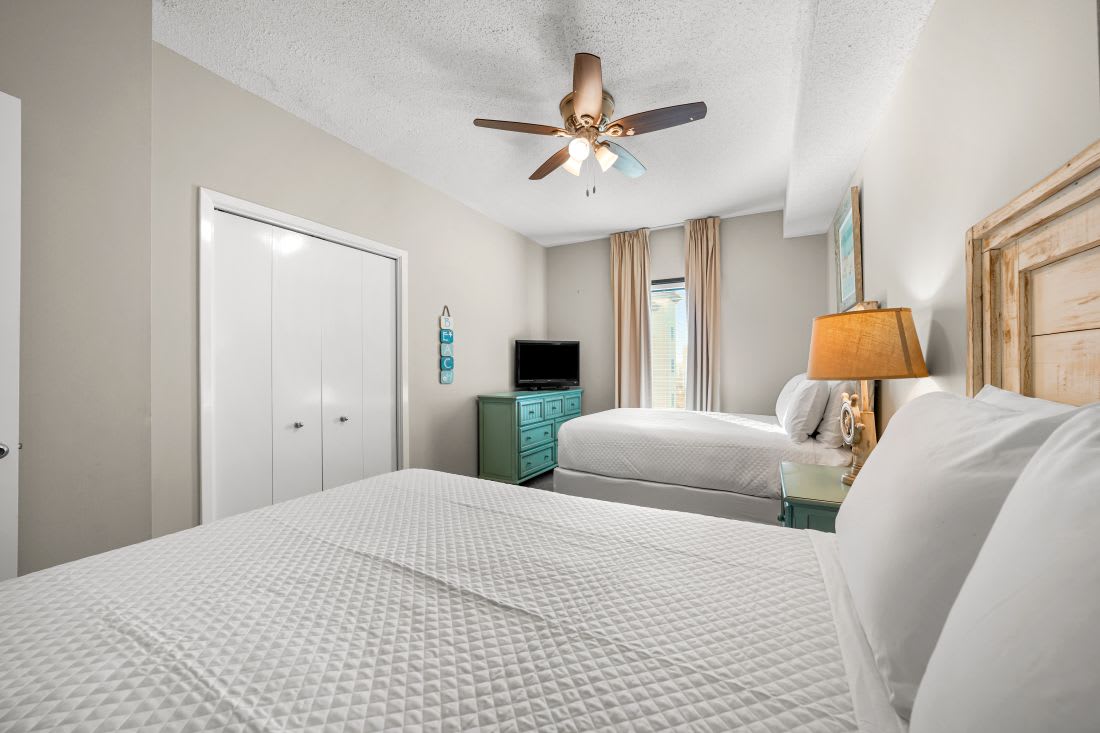 22 Phoenix East 1201 Bedroom 2