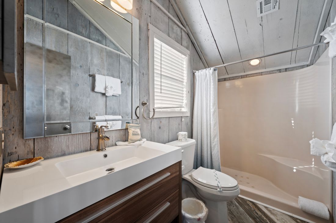 16 The Beach Shack Primary Bathroom