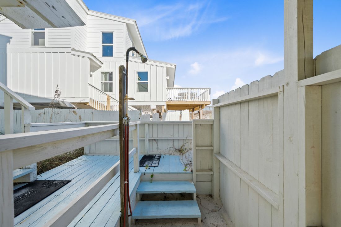 25 The Beach Shack Outdoor Shower