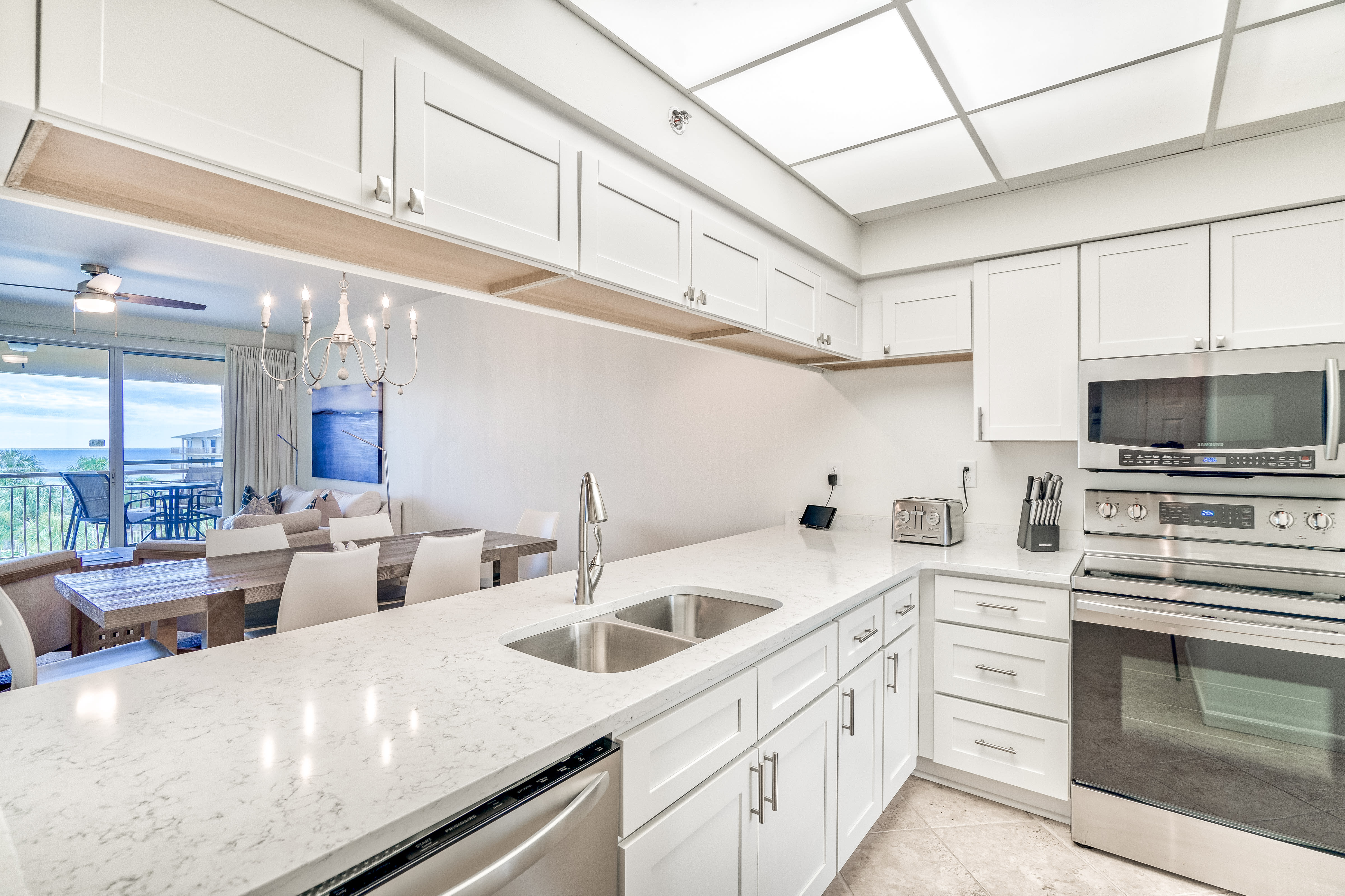 Kitchen - Updated with Quartz Countertops