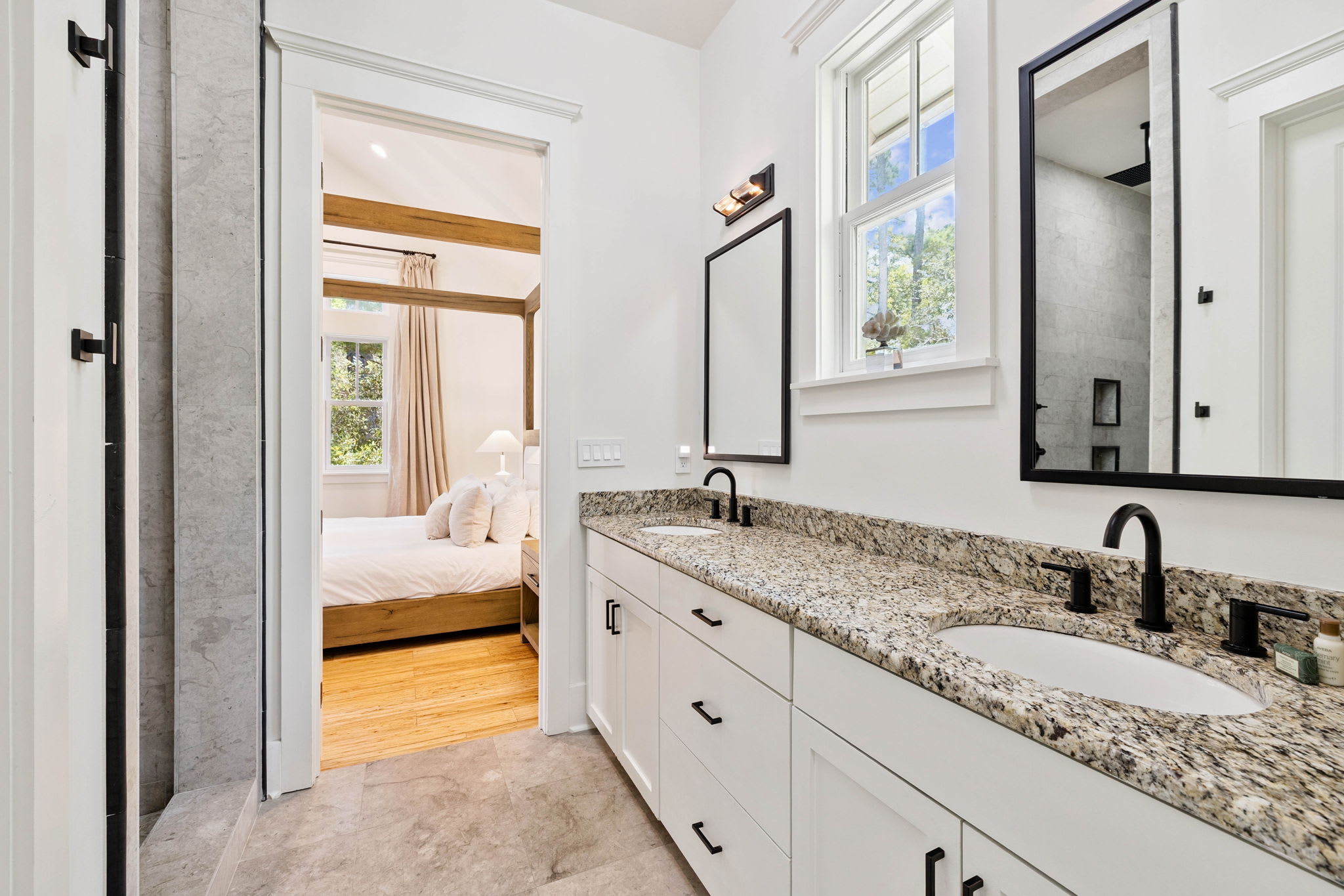 Primary King En-Suite - Dual Vanities