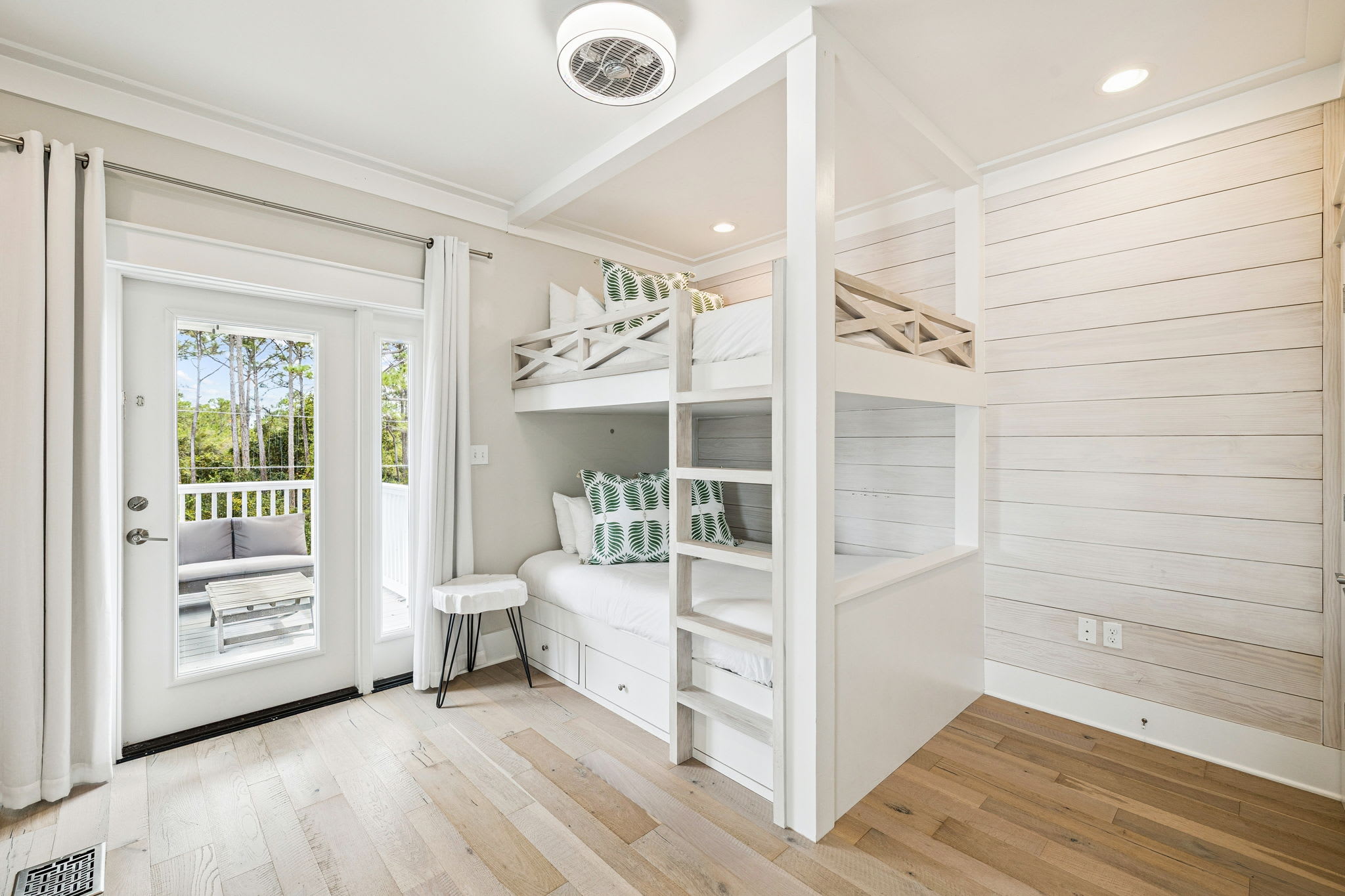 3rd Floor Bunk Room - Queen Over Queen Bunk