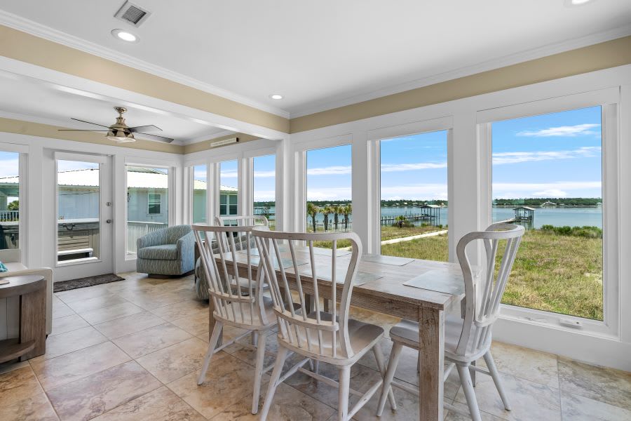 Laguna Beach Daze Dining Table Seats 6