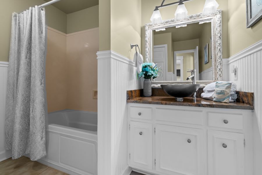 Laguna Beach Daze Bathroom 2