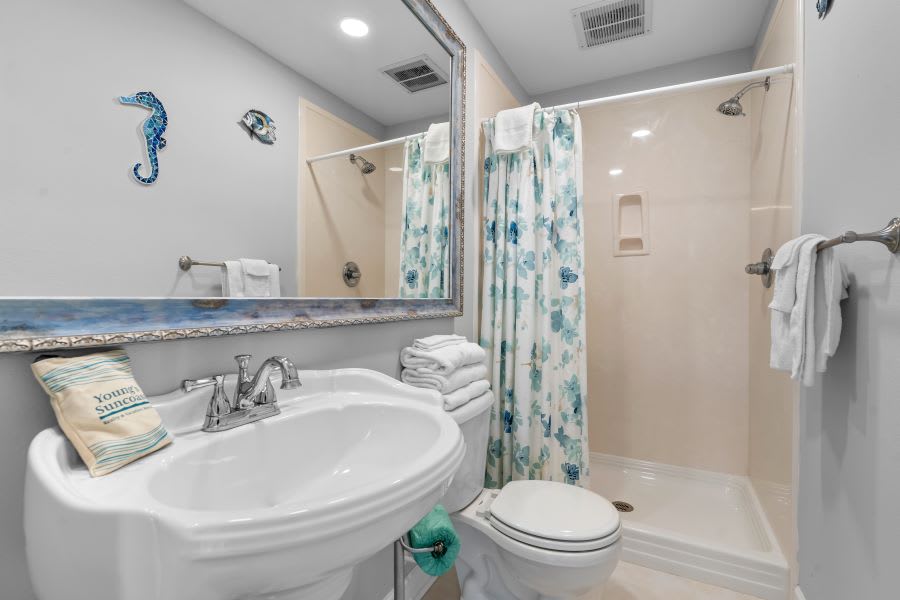 Laguna Beach Daze Bathroom 3