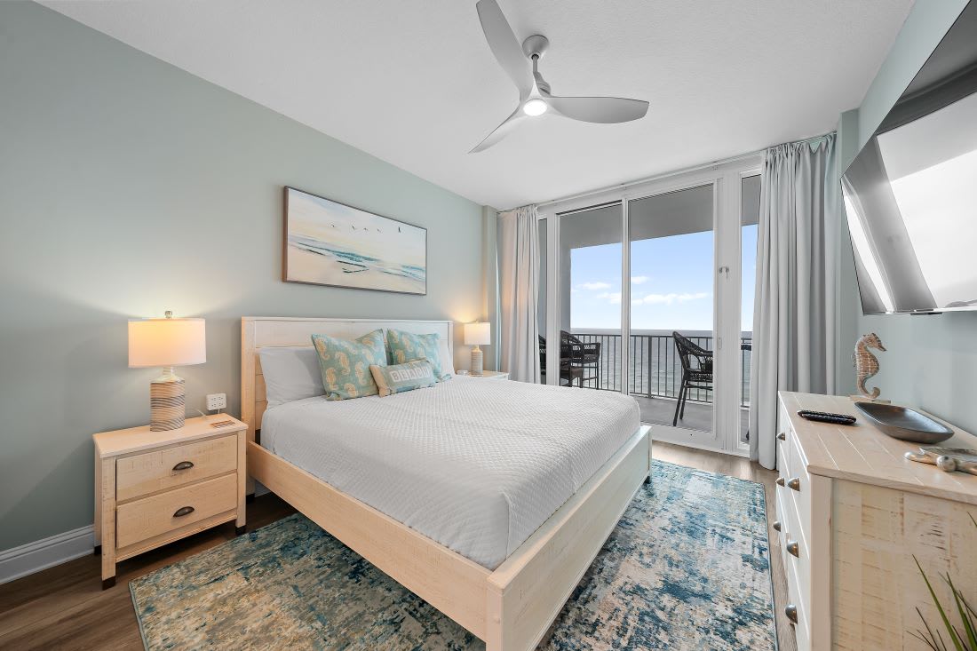 9 Lighthouse 1709 Primary Bedroom