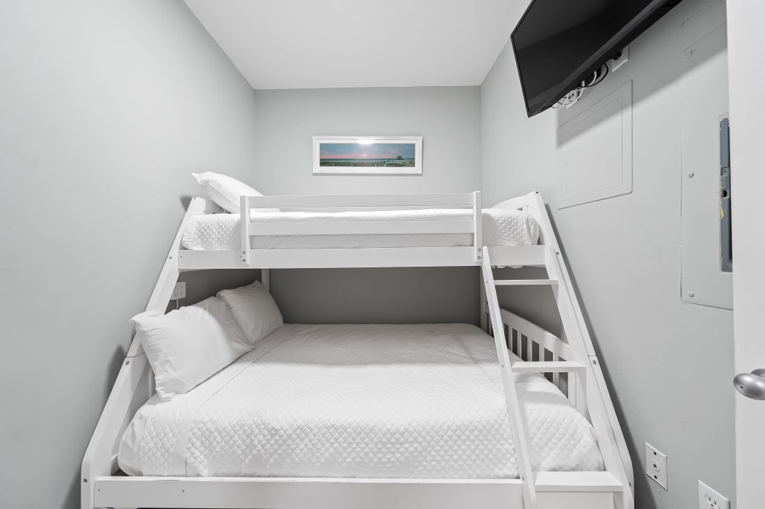 13 Lighthouse 1709 Bedroom 2