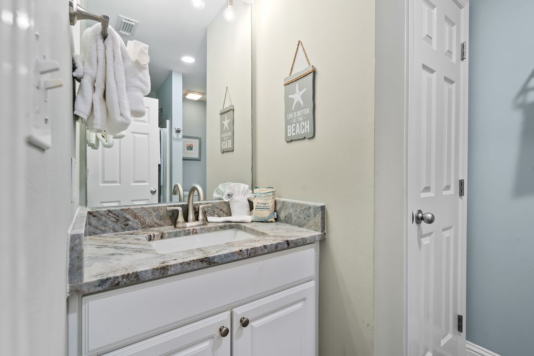 15 Lighthouse 1709 Bathroom 2