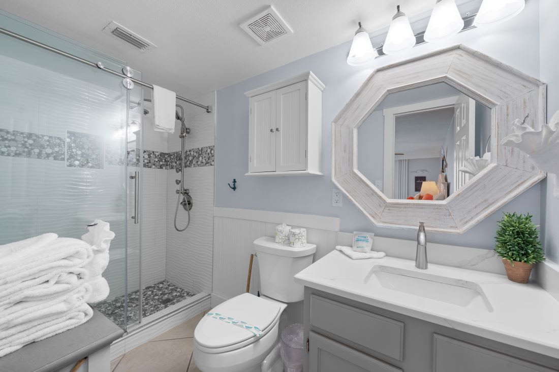 15 Phoenix I 1022 Primary Bathroom