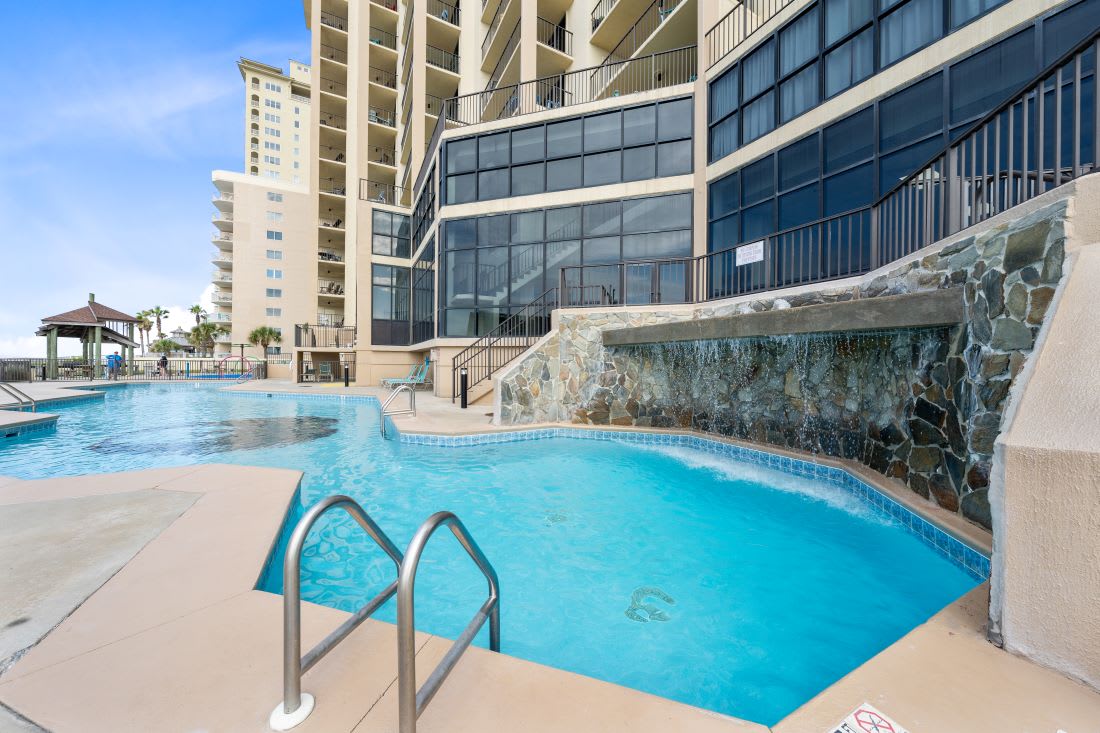 3 Phoenix I Outdoor Pool