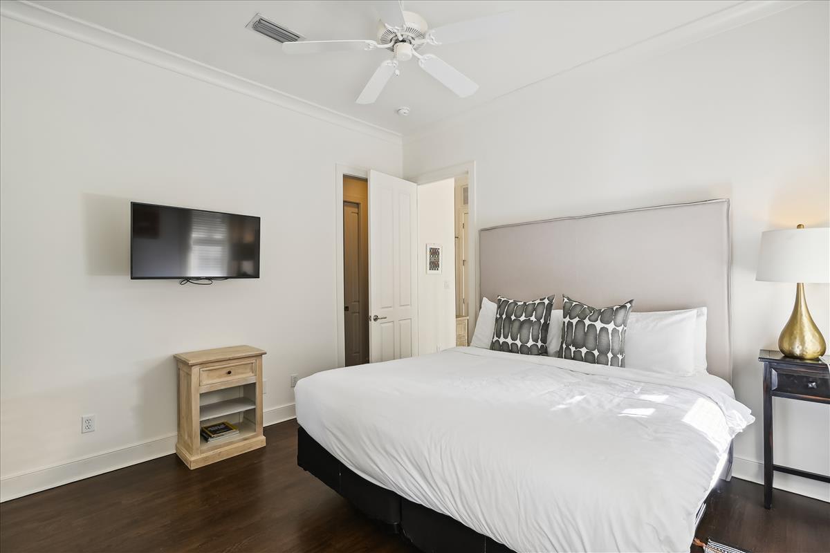 2nd Floor - Primary King Suite