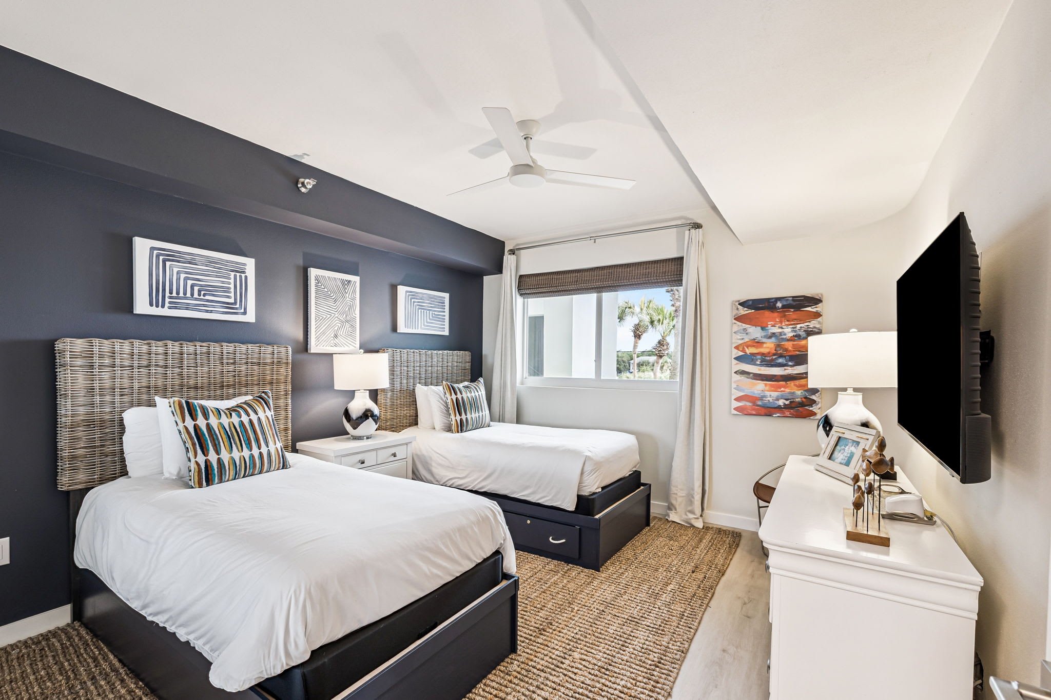 Twin Guest Suite - Equipped with a Flat-Screen TV