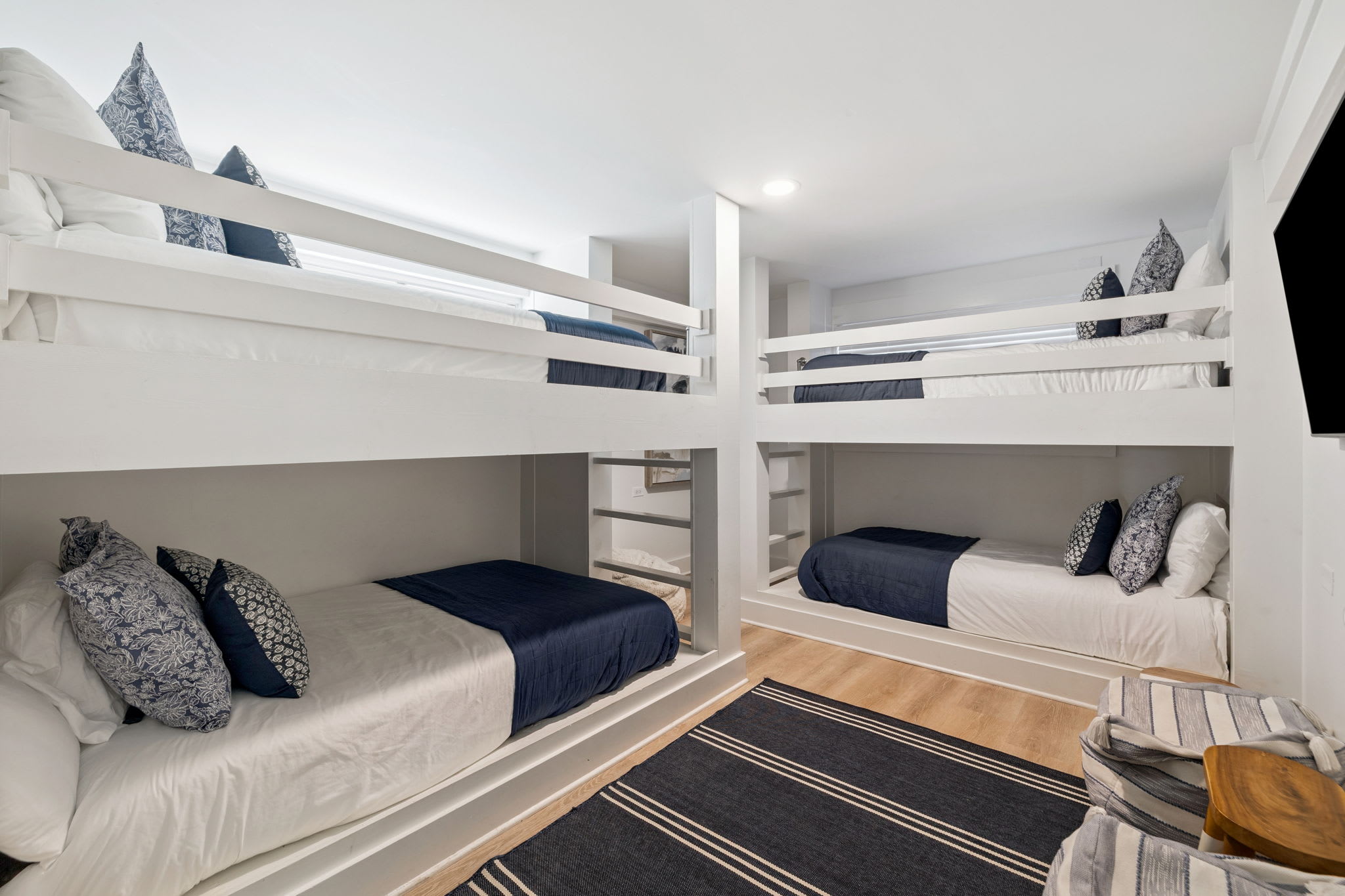 1st Floor Bunk Room - Twin over Twin + Full over Full Bunks